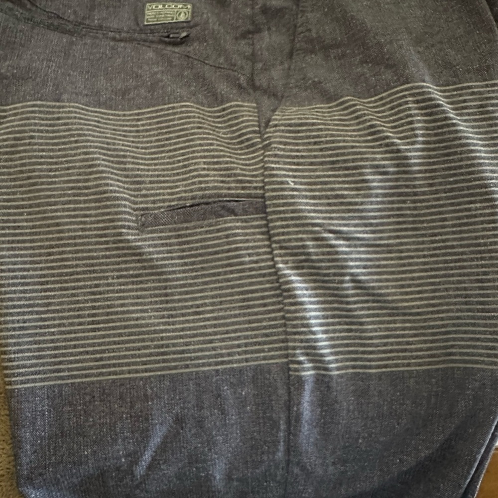 Men’s shorts volcom size 36 polyester